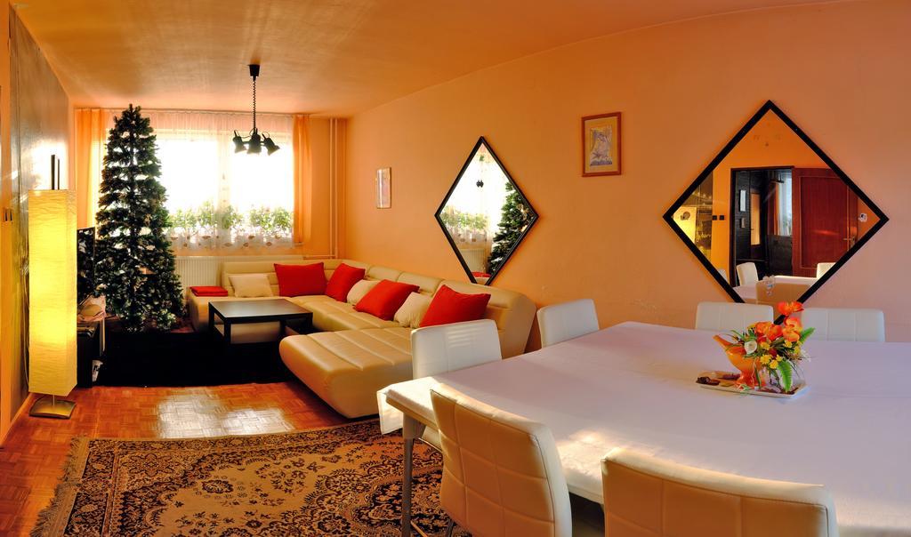 Hotel 7 Star Wishes à Liptovský Hrádok Extérieur photo