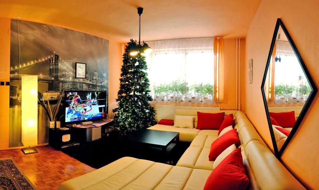 Hotel 7 Star Wishes à Liptovský Hrádok Extérieur photo